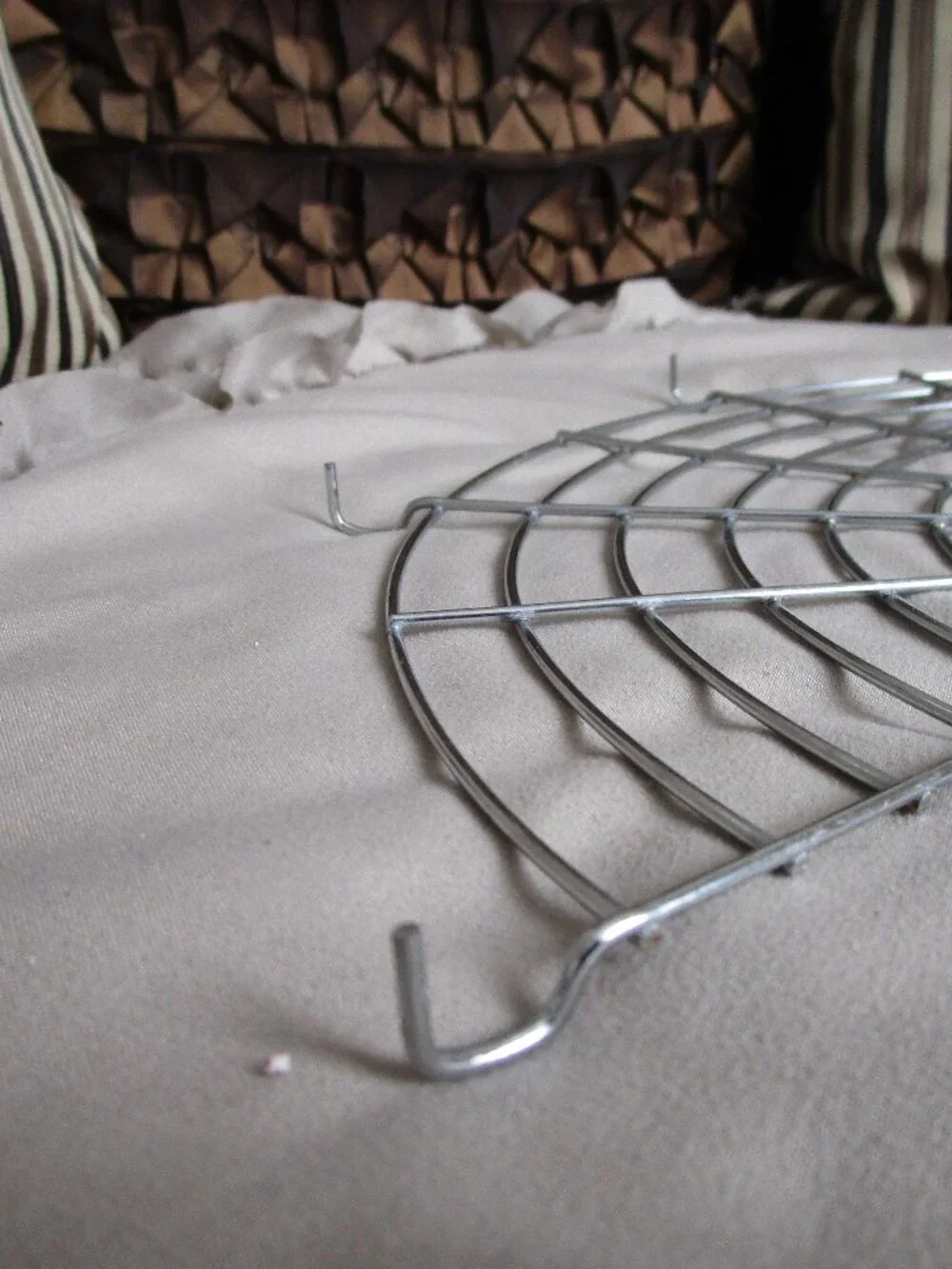 semi-circle skillet edge oil drain rack